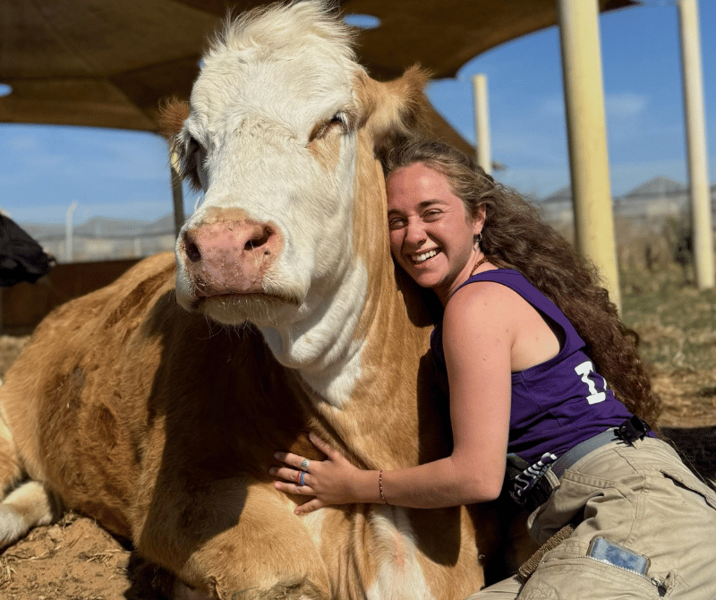 נלמד תוך כדי עשייה על הצרכים היומיומיים של בעלי החיים ועל המשמעות של טיפול ודאגה להם